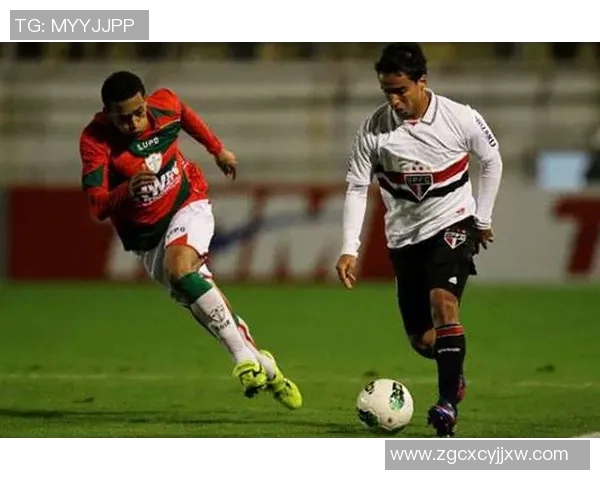 东湖足球文化的传承与发展探索：从地方特色到全国影响力的路径分析